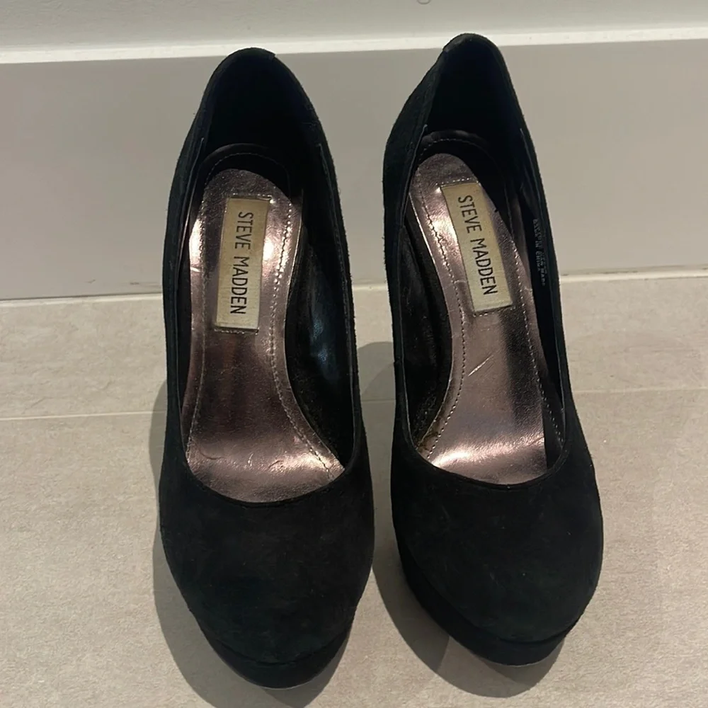 Steve Madden Caryssa black women size 6 suede alike round stilettos heels Y2K